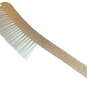 Svensktillverkad biborste med två rader mjuka nylonborst och handtag i bokträ.