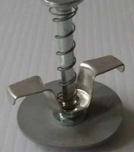 Foderglasventil i metall med fjäder, används för dosering av flytande foder i biodling