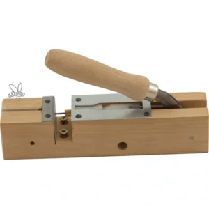 Hålstans i trä och metall för ramhål och bussningar inom biodling.