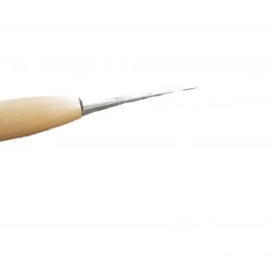 Syl i stål med vass spets och ergonomiskt trähandtag för biodling och ramarbete.