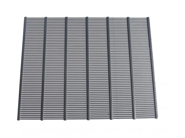 Bottenspärrgaller i metall 368×463 mm för Langstroth universalbotten, med parallella rader av stavar.