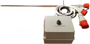 Elektronisk nivåstyrning med styrbox, kablar och nivåsonder för 400V-system inom biodling och vätskehantering.