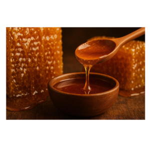 AI-designad poster med gyllene honung som rinner från träsked ner i träskål med bikaka i bakgrunden.